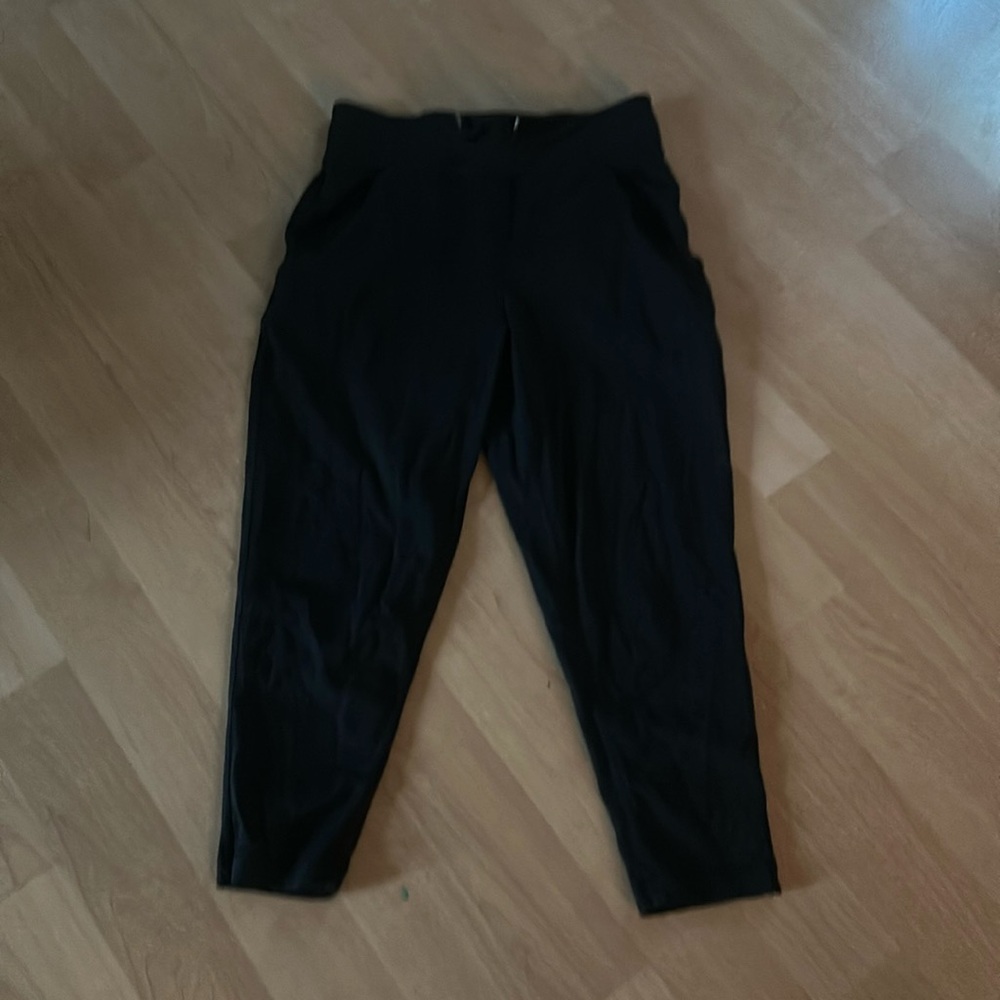 Lululemon cropped joggers